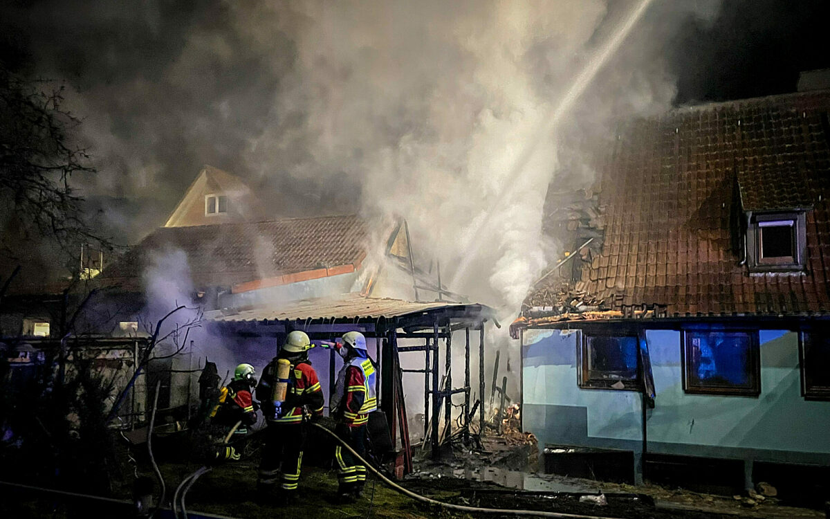 Feuerwehr loescht brand in marktheidenfeld Feuerwehr loescht brand in marktheidenfeld
